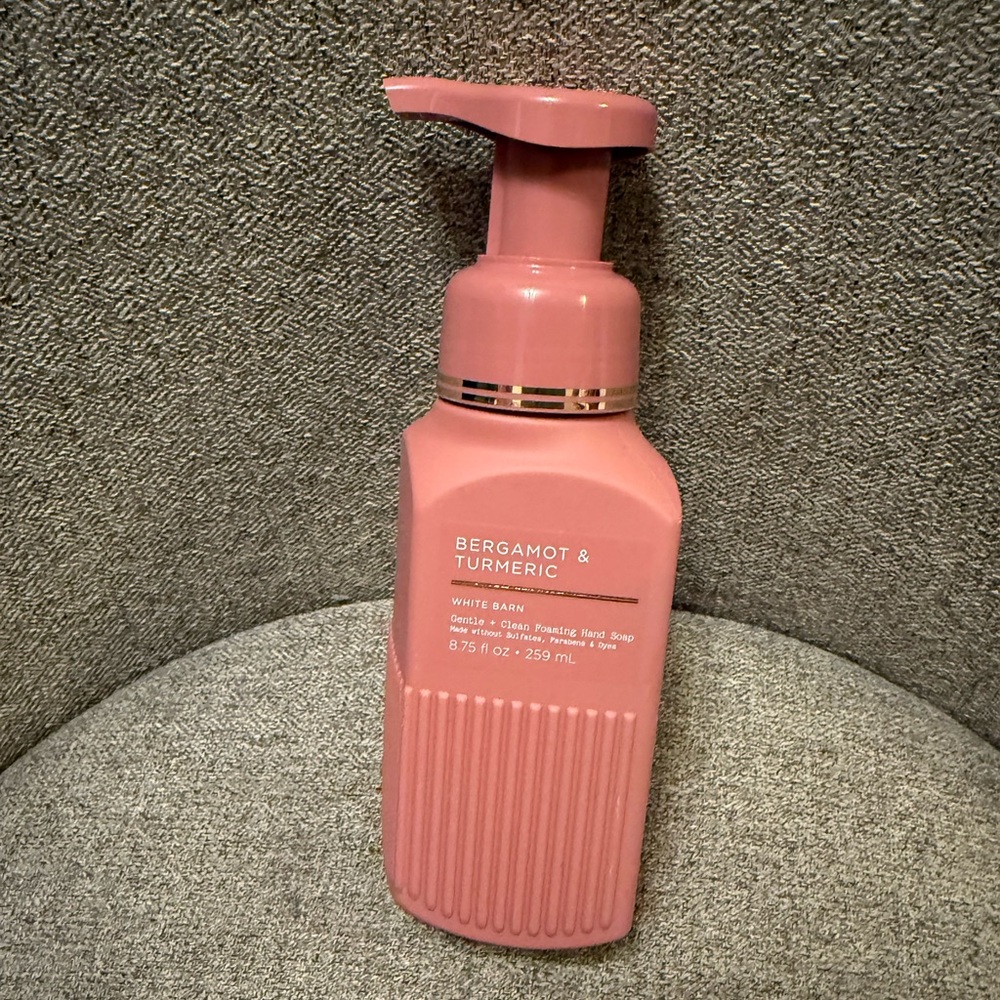Bath & Body Works Bergamont & Tumeric Spices Gentle & Clean Foaming Hand Soap
